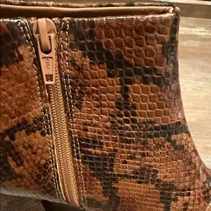 New Clarks Women's Snake‎ Print Ankle Boots – Size 6 thumbnail 4