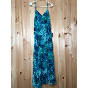 NWT Lulus Beautiful Soul Teal Green Floral Print Twist-Front Maxi Dress Size S thumbnail 2
