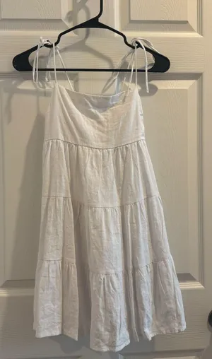 Abercrombie & Fitch white dress thumbnail 1
