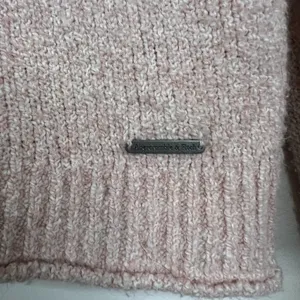 Abercrombie & Fitch Cropped V Neck‎ Slouchy Textured Long Sleeve Sweater thumbnail 2