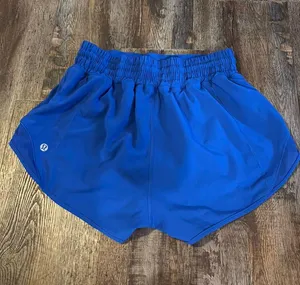 Lululemon Shorts size 4 High-Rise Hotty hot 2.5" thumbnail 2