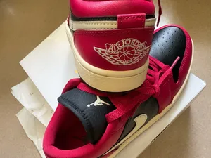 Nike Jordan 1 low. Raspberry. Youth 7, women’s 8.5 thumbnail 3