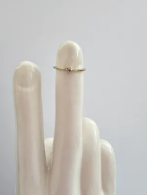 Vintage Gold Tone Minimalist Solitaire Ring - Bezel Set Rhinestone - Size 7 thumbnail 5