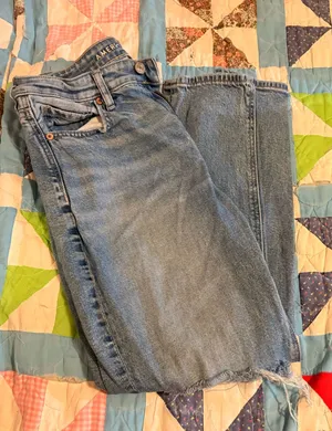American Eagle Strigid Mom Jeans Ripped thumbnail 1