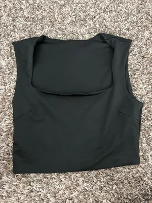 Shein Black Top Crop thumbnail 1
