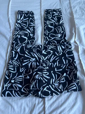 Black and White Athleta Patterned Sports Bra + Leggings Set thumbnail 5