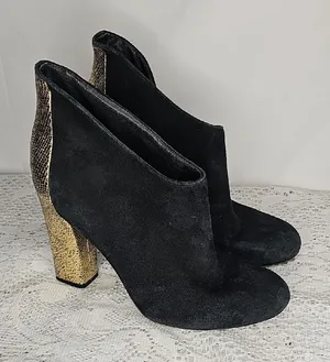 Sigerson Morrison Black Gold Suede Block Heel Slip On Ankle Bootie Boots Sz 9.5 thumbnail 1