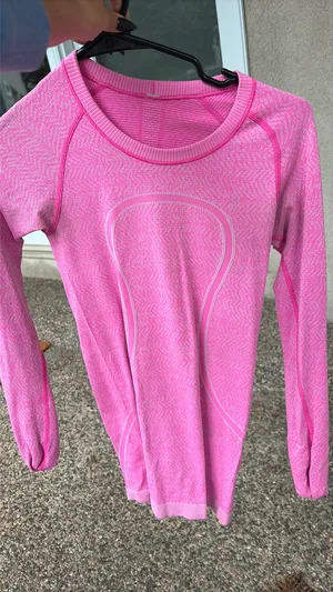 Lululemon Top thumbnail 1
