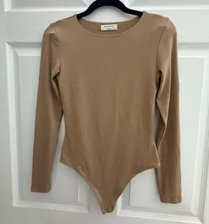 Babaton Contour Crew Long sleeves tan Bodysuit size small thumbnail 4