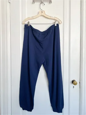 THE GREAT. • The Cropped Sweat Pant in True Navy blue terry knit slouchy jogger thumbnail 10