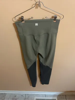 Vuori High Rise Colorblock Studio Leggings in Oregano Olive thumbnail 5