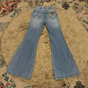 Wrangler x Billabong patched high rise super flare jeans size 24 thumbnail 6