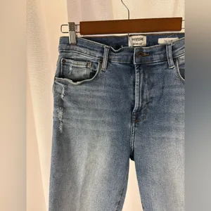 Kensie Vintage Luxe Distressed The Slim Straight Jean Light Wash Crop 31/12 GUC‎ thumbnail 2