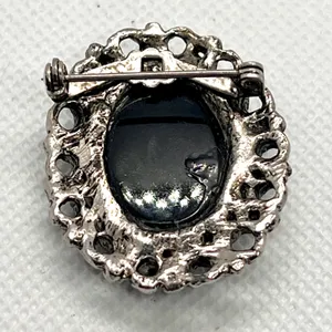 Vintage Black And White Art Glass Cameo Silver Tone Brooch Pin thumbnail 2