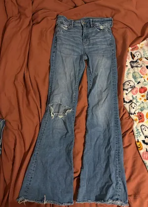 American Eagle Flare Jeans Super High-Rise thumbnail 1