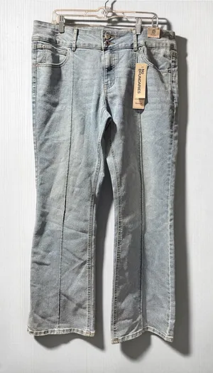 No Boundaries Women’s Light Wash Jeans - Light Blue thumbnail 1