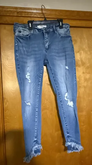 KanCan Mid Rise Distressed Fringe Hem Ankle Skinny Jeans Size 13 30 KC6204M thumbnail 2