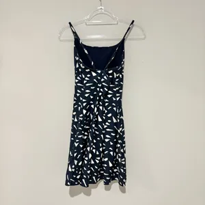 Sweaty Betty All‎ Round Workout Geometric Dress Navy and White size medium thumbnail 4
