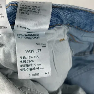 Levi's women's size 29 High waist Mom Jeans light wash denim thumbnail 4