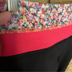 Lululemon Skinny Groove Pant Full-On Luon Black/Prism Petal Multi Revisable thumbnail 6