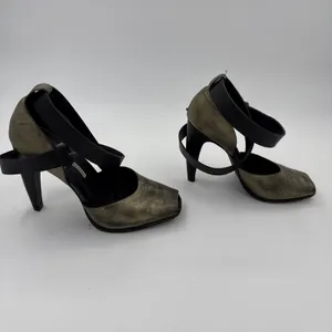Vera Wang Lavender Metallic & Black Leather Strappy Heel Sandals Size 8.5 thumbnail 6