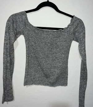 Hollister long sleeve  thumbnail 1