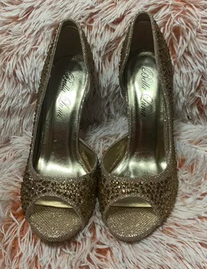 Brand New Gold Heels Size 8 thumbnail 2