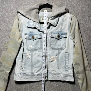Billabong Womens Denim Jacket Camo Sleeve Hooded Distressed Light Wash Medium thumbnail 2