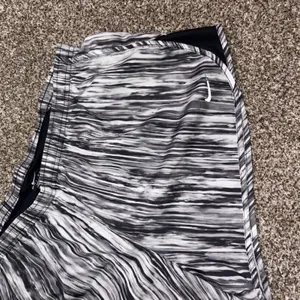 Nike Women's Multicolored Patterned Shorts XL thumbnail 6