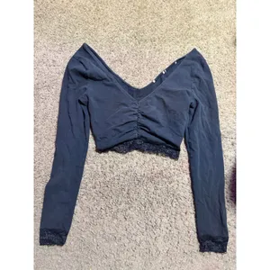 Black Long Sleeve V-Neck Ruched Crop Top with Lace Trim Hem and Cuffs thumbnail 2