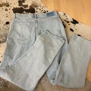 ABERCROMBIE & FITCH The 90’s Straight Low Rise Jeans Light Wash Size 10/30‎ Long thumbnail 3