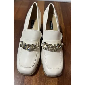 NINE WEST Loafer Chunky Heeled Chain Accent Off-White Shoes Women’s 9M Academia thumbnail 3
