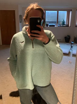 PINK - Victoria's Secret Sweatshirt thumbnail 1