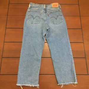 Levi’s Wedgie Straight Jeans 27 button fly raw hem thumbnail 9