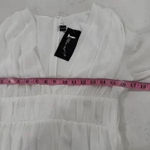 Elegant White Flowy Dress thumbnail 9