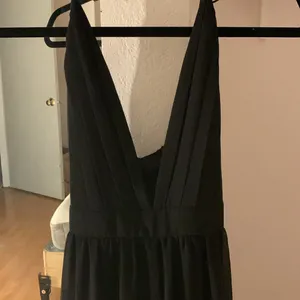Forever 21 long/maxi black v-neck dress size M thumbnail 2