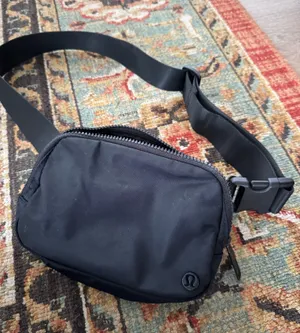Lululemon Everywhere Belt Bag Black thumbnail 1