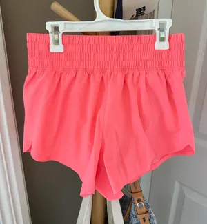 Gap Mid-Rise Shorts thumbnail 1