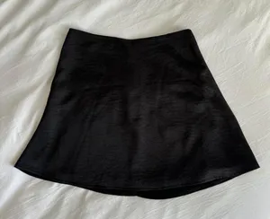 White Fox Black Skirt XS thumbnail 1