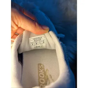 Brooks adrenaline gts 22 white and gray size 8 thumbnail 6