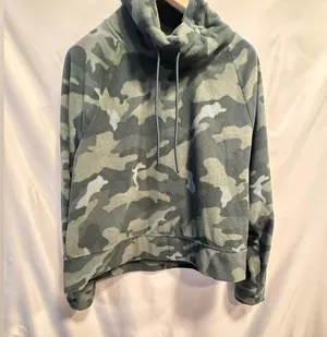 Old Navy Women’s Camo Funnel Neck Cropped Hoodie size XL thumbnail 3
