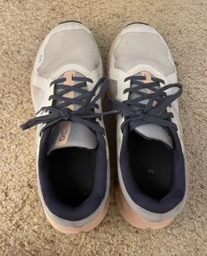on cloud Cloudswift Running Shoes thumbnail 1
