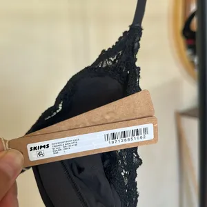 SKIMS Fits everybody Lace Triangle Bralette- NWT Onyx Size‎ L thumbnail 5