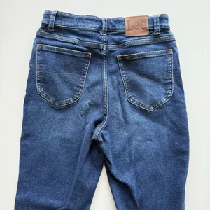Lee High Rise Flare Jeans size 28 thumbnail 5
