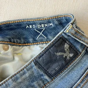 American Eagle Distressed Super Stretch Low Rise Shortie Denim Shorts Womens 2 thumbnail 4