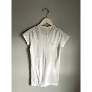 Lululemon Swiftly Tech Athletic Tee Short Sleeve Top White Mesh size 4 Tight thumbnail 2