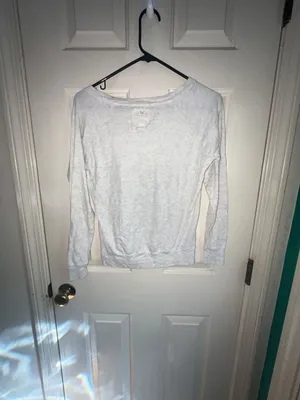 Billabong Women's Heathered Grey Long Sleeve Graphic Pullover Sweater thumbnail 4