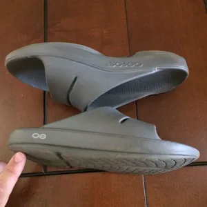 Oofos ooah gray comfort slide size 7 thumbnail 6