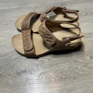 Clarks Lexi Marigold‎ Q Tan Leather Laser Cut Wedge Sandals Size Womens 7 thumbnail 2