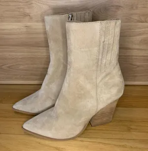 Steve Madden Rickki Suede Cream Pointed Toe Booties - Size 8 thumbnail 1